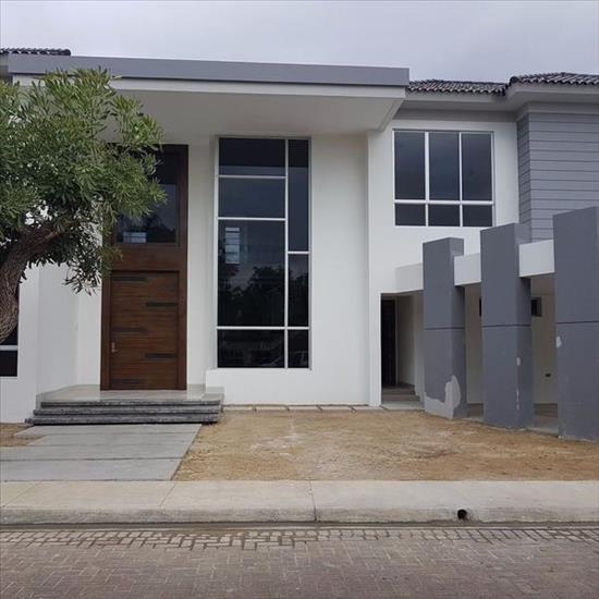 Casa en venta Samborondon Urbanizacion Laguna del Sol 