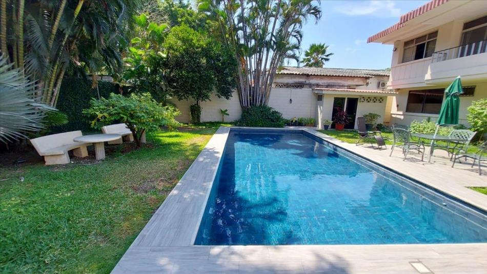 Vendo casa en Guayaquil via a la costa de 4 dormitorios con piscina