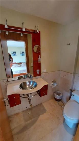 Vendo departamento en Guayaquil en Hilton Colon de 3 dormitorios