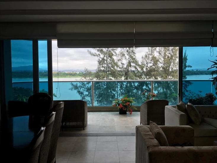 Vendo departamento en Samborondon de 3 dormitorios con vista al rio