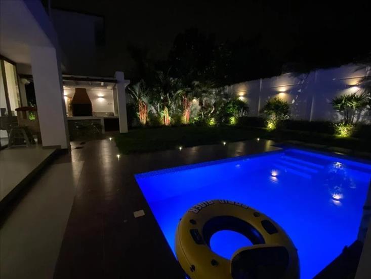 Vendo en Isla Mocoli casa moderna de 4 dormitorios con piscina